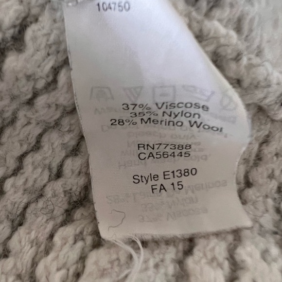 *SALE* J.Crew Merino Wool and Viscose Long Sleeve Knit Crew Neck Sweater - Picture 4 of 5